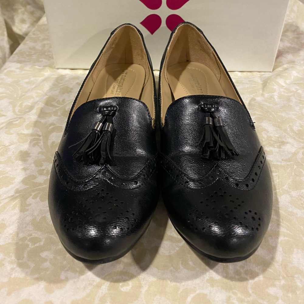 Naturalizer black wingtips tassel size 8.5